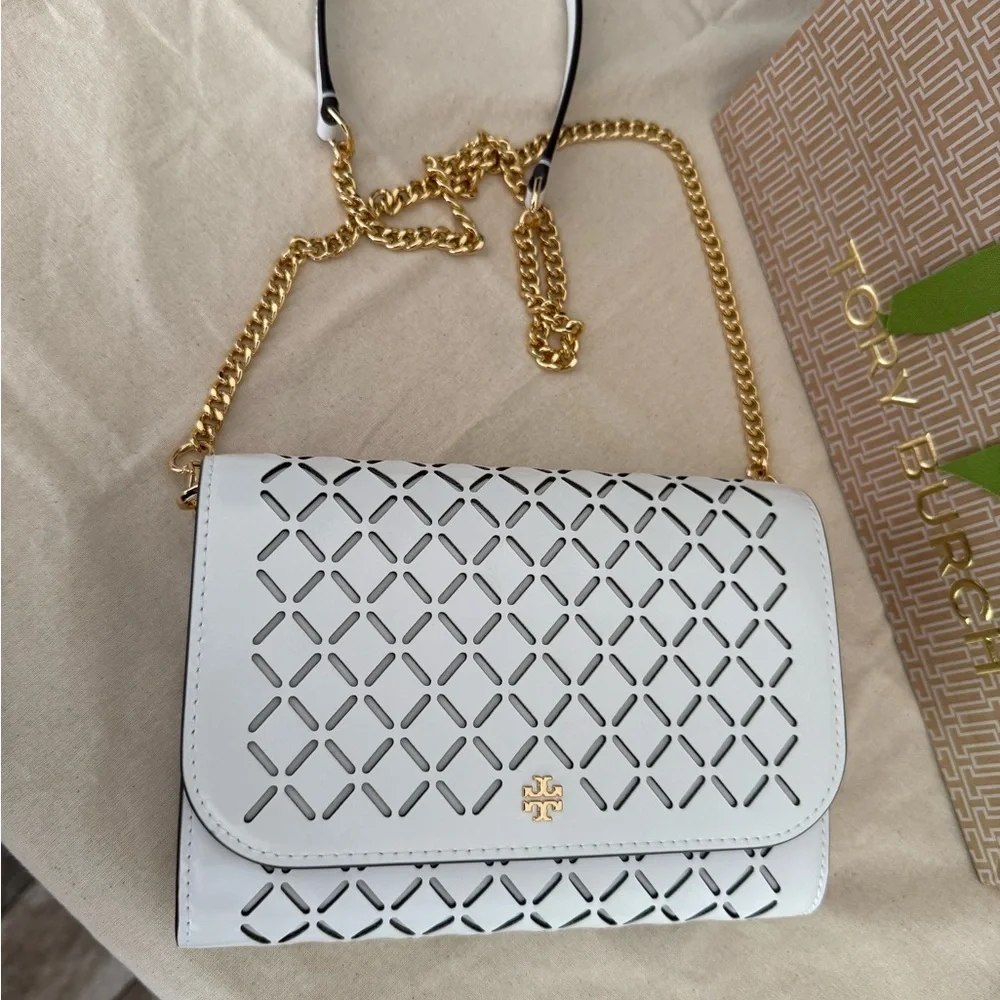 New Tory Burch Emerson Perforated Chain Wallet Crossbody Optic white